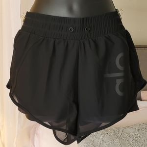 ALO AMBIENCE MESH SHORTS
